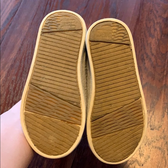 Toms Slip On Shoes - Picture 5 of 6